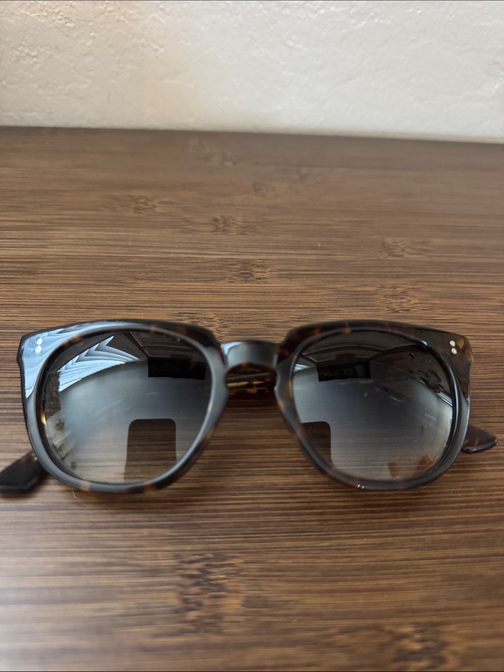 Women's Tortoiseshell Round Sunglasses with Gradient Lenses